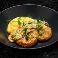 Куриные котлетки с картофельным пюре в GORDOST