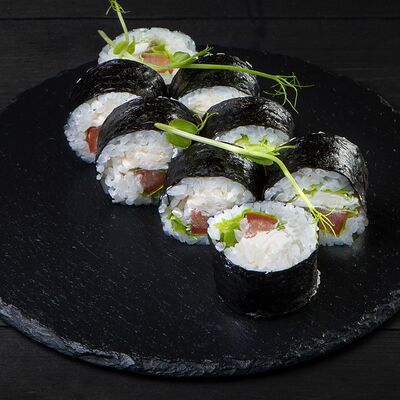 Томато маки в Sushi n roll по цене 380 ₽