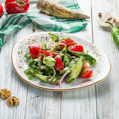 Овощной салат с зеленью в Макиндоли Грузинская кухня по цене 499 ₽