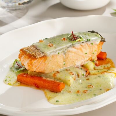 Филе лосося с овощами и сливочным соусом в Кукумбер по цене 2190 ₽