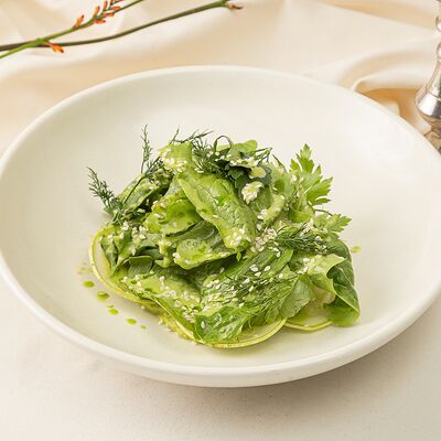 Зелёный салат с гуакамоле в УГОДНИКИ по цене 637 ₽