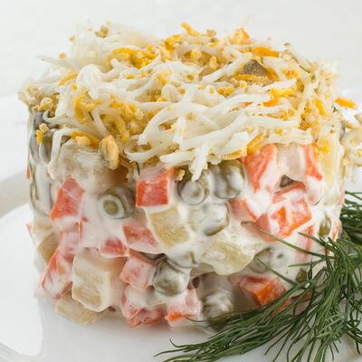 Оливье с ветчиной в Римские каникулы по цене 270 ₽