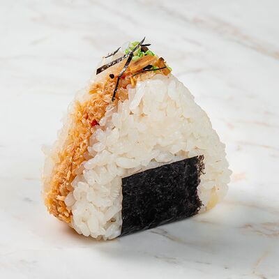 Онигири с крабом в Satoshi Sushi по цене 440 ₽