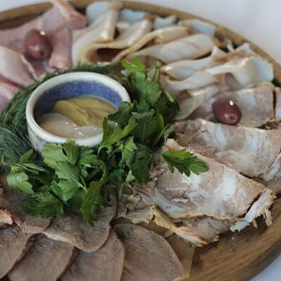 Мясные деликатесы в Shamparen по цене 1500 ₽