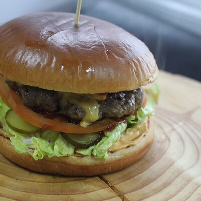 Бургер техасский в Smoky Dog по цене 450 ₽