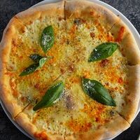 Пицца Четыре сыра в Red Machine