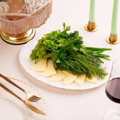 Брынза с зеленью в Линия Вкуса по цене 650 ₽