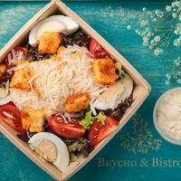 Салат Цезарь с цыпленком в Вкусноbistro