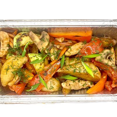 Сковородка с курицей в устричном соусе в Добрая кухня по цене 529 ₽