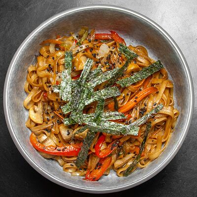 Удон с курицей и овощами в Palmer по цене 550 ₽