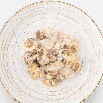 Шампиньоны в сливочном соусе в Вилка Ложка по цене 246 ₽