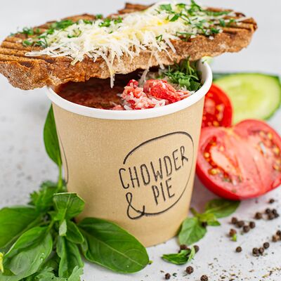 Холодный суп Гаспачо с камчатским крабом в Chowder & Pie по цене 720 ₽