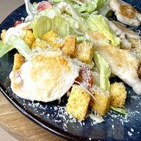 Салат Цезарь с курицей в Piccola Pizza