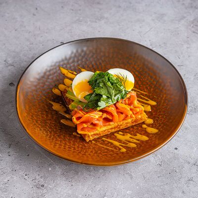 Вафля с лососем и авокадов Бар 108 по цене 900 ₽