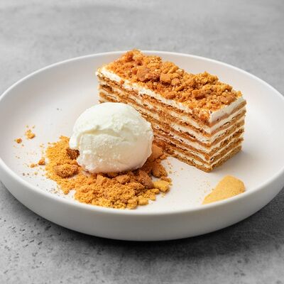 Ореховый медовик в Большая рыба по цене 370 ₽