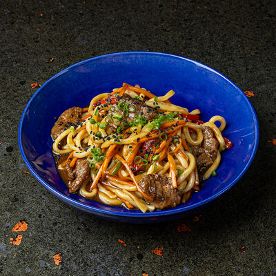 Удон с говядиной в Sumo Izakaya по цене 760 ₽