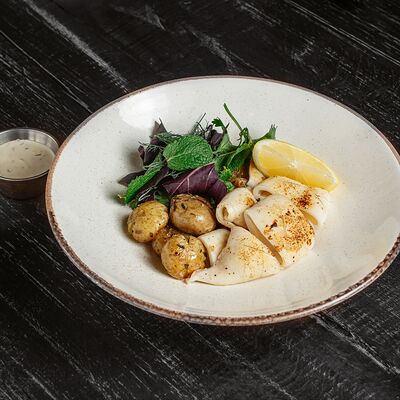 Кальмар гриль с бейби картофелем в Я тебя люля по цене 1150 ₽