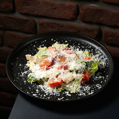 Цезарь с лососем в Encore Ervier по цене 780 ₽