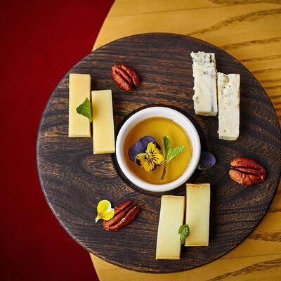 Ассорти сыров в Местные по цене 950 ₽