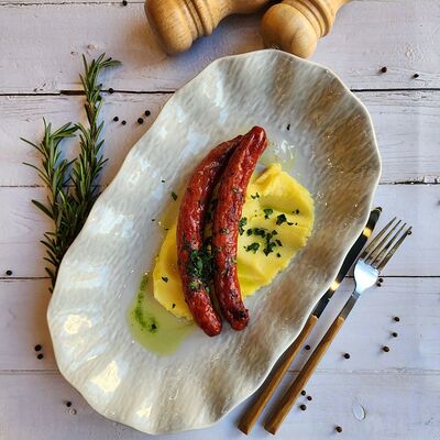 Колбаски Егерь с картофельным пюре и релишем в Bon Bistrot по цене 730 ₽
