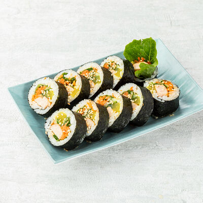 Кимпаб с сосиской в OMO Korean Food по цене 590 ₽