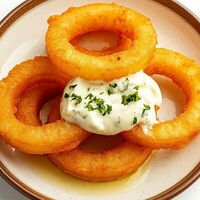 Луковые кольца с чесночным соусом в Ракушка
