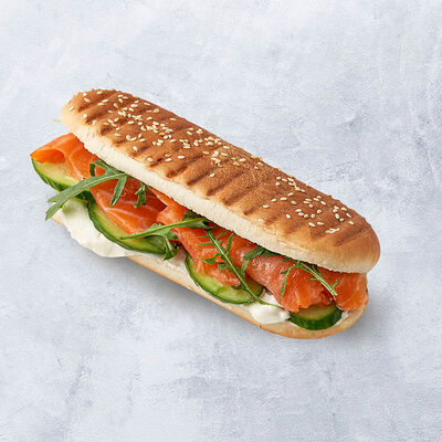 Лонгер с форелью и крем чиз в Vaffel Норвежские вафли по цене 570 ₽