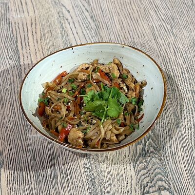 Удон с курицей в Сквер по цене 510 ₽