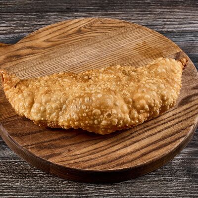 Чебурек с говядиной в Suli & Co по цене 195 ₽