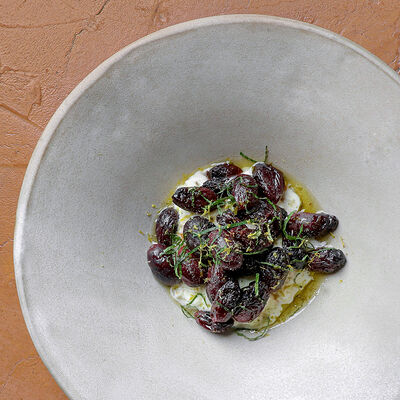 Печёный виноград, страчателла в Maya по цене 1100 ₽