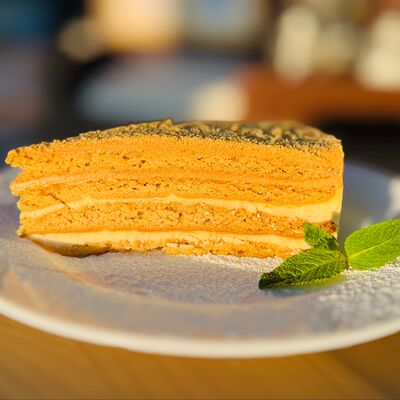 Медовик в Park cafe по цене 250 ₽