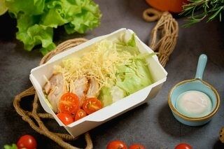 Цезарь с курицей в Гастроугол по цене 390 ₽