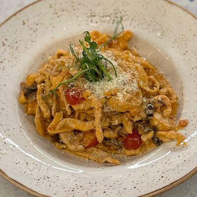 Паста поло фунги со сливочным соусом в Al Dente по цене 28 р.