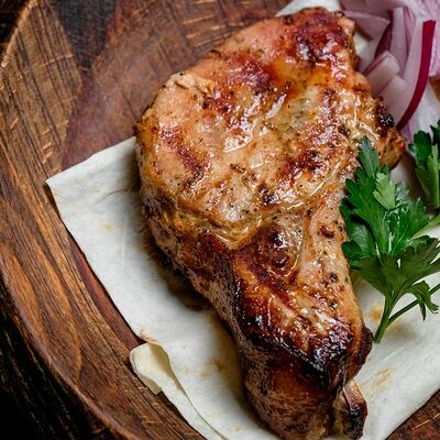 Свиная корейка на кости в Дади по цене 465