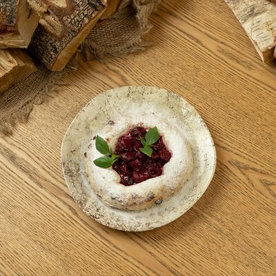 Ватрушка с вишней в Печь по цене 250 ₽