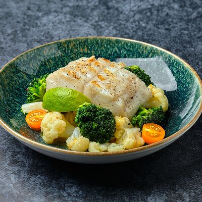 Палтус с овощами и соусом понзу в Mesto Sushi & Grill по цене 890