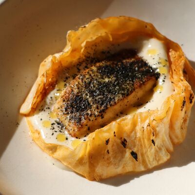 Судак с картофельным муссом и соусом Мисо в УГОДНИКИ по цене 1287 ₽