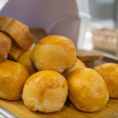 Булочка пшеничнаяв Столовая На Кольце по цене 20 ₽