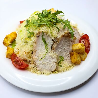 Салат Цезарь с курицей на гриле в Собрание по цене 695 ₽