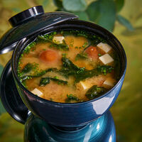 Суп мисо с тофу, грибами и водорослями в Turandot