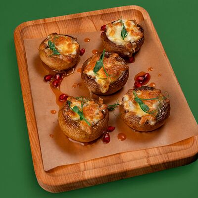 Запеченные шампиньоны под сырной корочкойв Лаваш Town Красная по цене 410 ₽