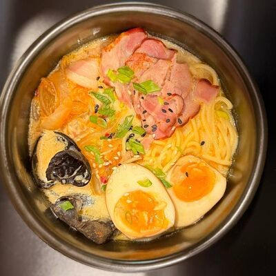 Сырный рамен с беконом в Мистер пак по цене 530 ₽