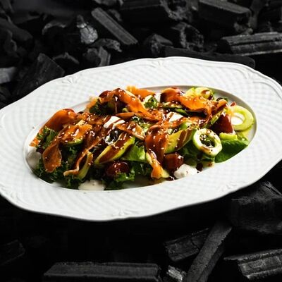 Микс салатов со слабосоленым лососем в Dodici Grill по цене 1120 ₽