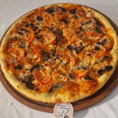 Пицца с курицей и говядиной в Райский дворик по цене 1400 ₽