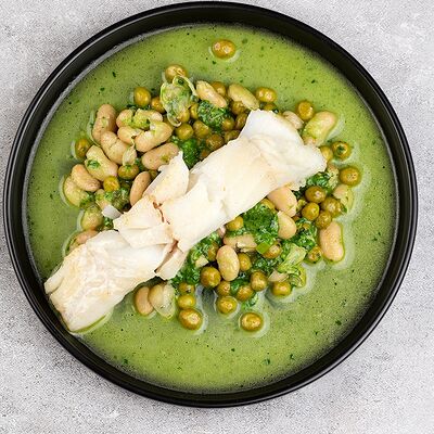 Филе судака, тушёное с бобами в Лори кафе по цене 1300 ₽