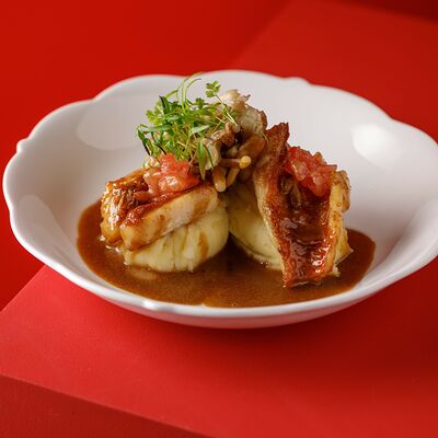 Морской окунь с картофельным пюре в Hitch по цене 1190 ₽