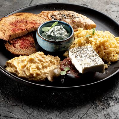 Комплексный завтрак Греческийв Luna по цене 790 ₽