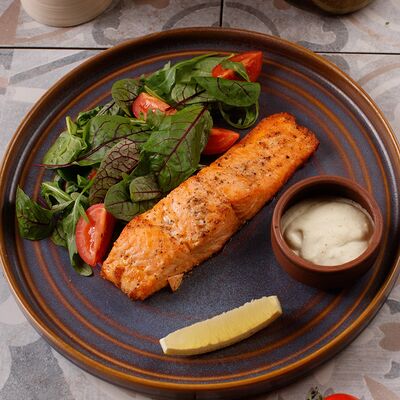 Стейк из семги со сливочным соусом в Аджика по цене 1885 ₽