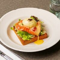 Бенедикт с лососем на хоккайдо в Breakfast House