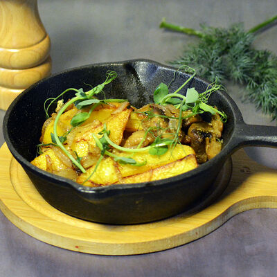 Картофель с грибами со сванской солью в Грузия и вино по цене 350 ₽